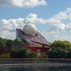 10 astuces pour découvrir le parc du Futuroscope et ses attractions uniques en famille !